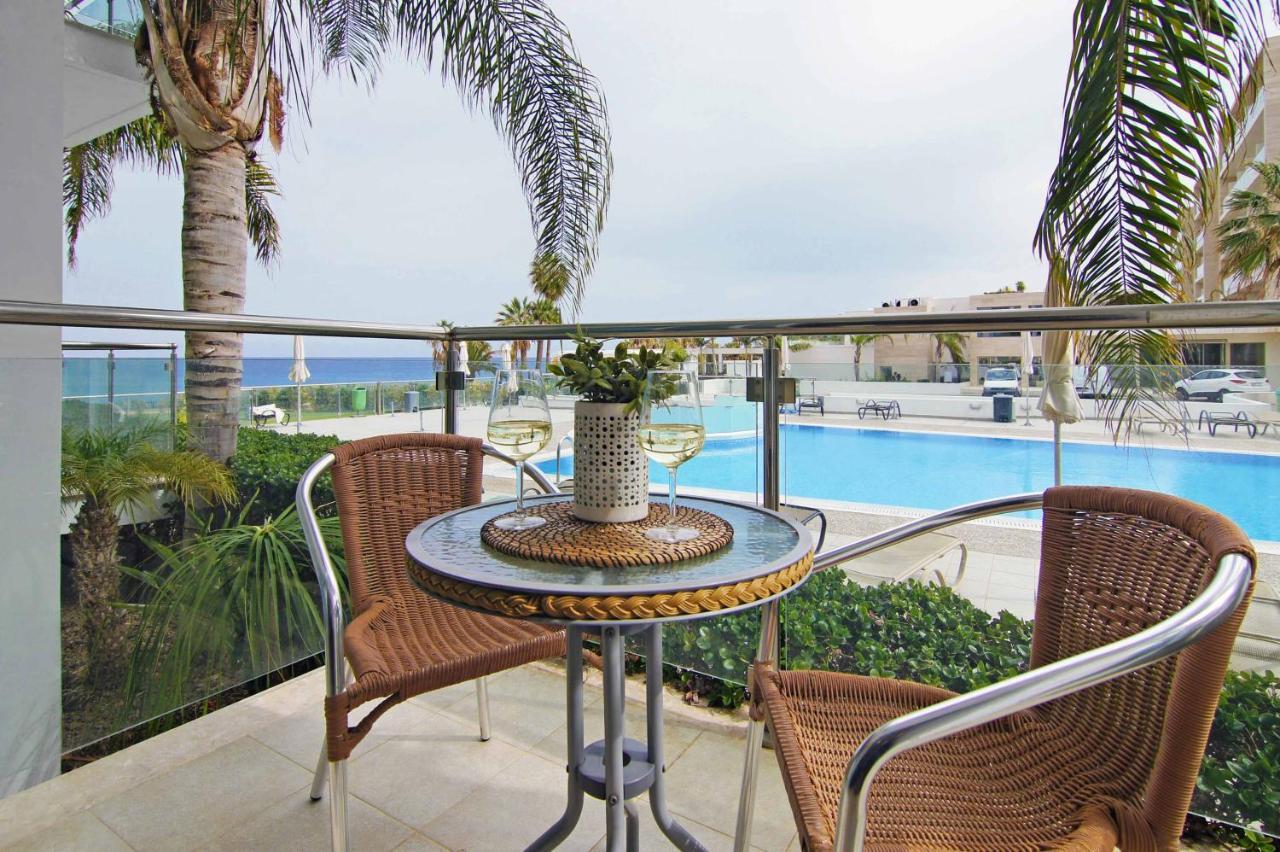 Diana - Coralli Beachfront Apartment Протарас Екстериор снимка