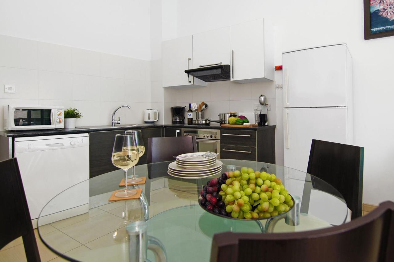 Diana - Coralli Beachfront Apartment Протарас Екстериор снимка