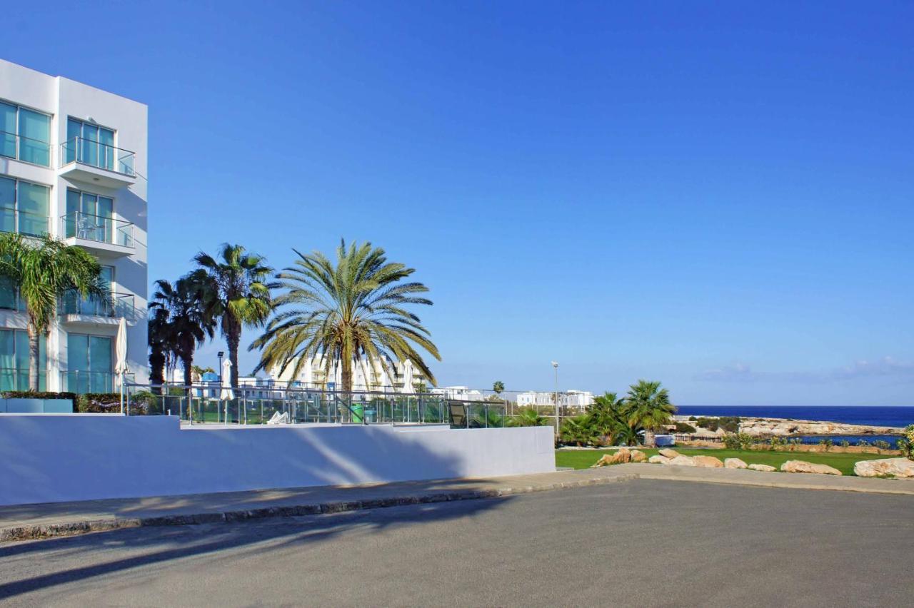 Diana - Coralli Beachfront Apartment Протарас Екстериор снимка