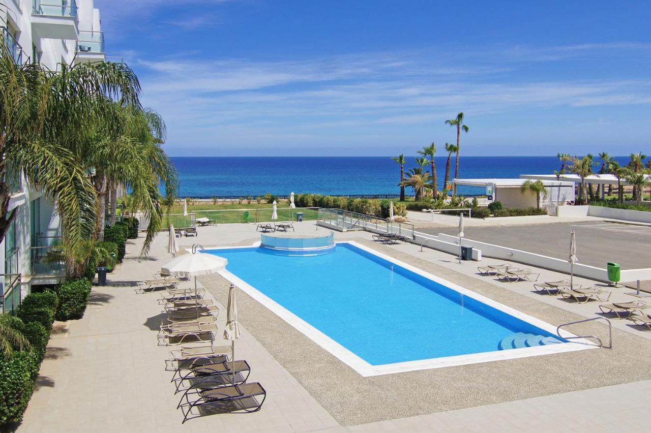 Diana - Coralli Beachfront Apartment Протарас Екстериор снимка